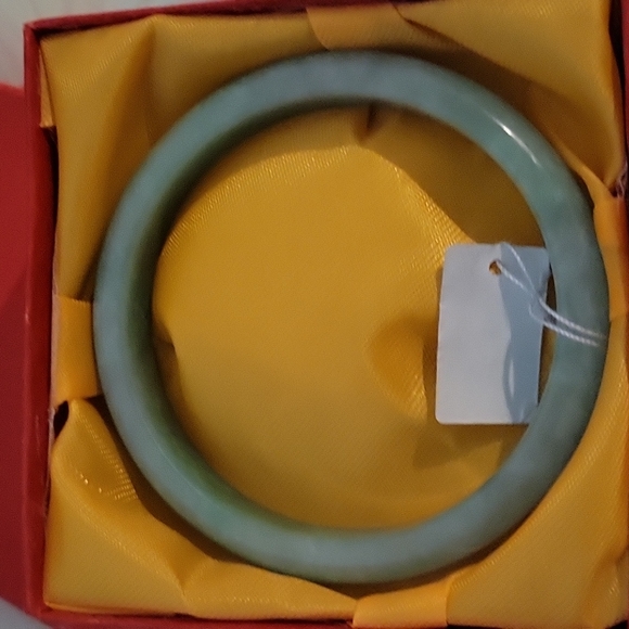 Jade Bangle - Picture 4 of 7